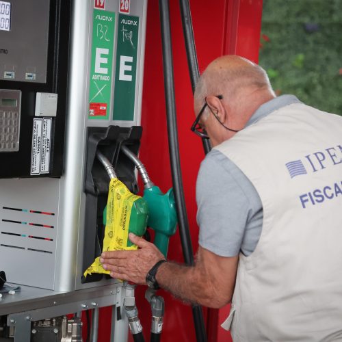 Fiscalização interdita posto e bombas de gasolina na região