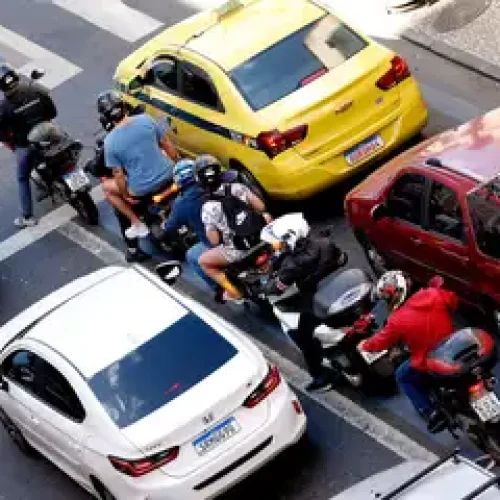 Justiça manda prefeitura de São Paulo liberar Uber Moto