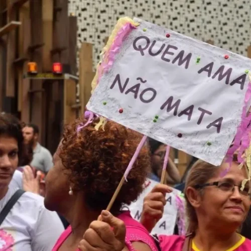54% das mulheres dizem ter sofrido violência de parceiros