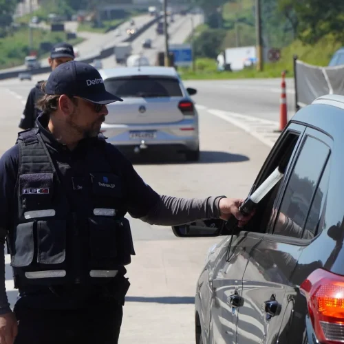 Motorista que recusa o bafômetro multa é igual a quem dirige alcoolizado